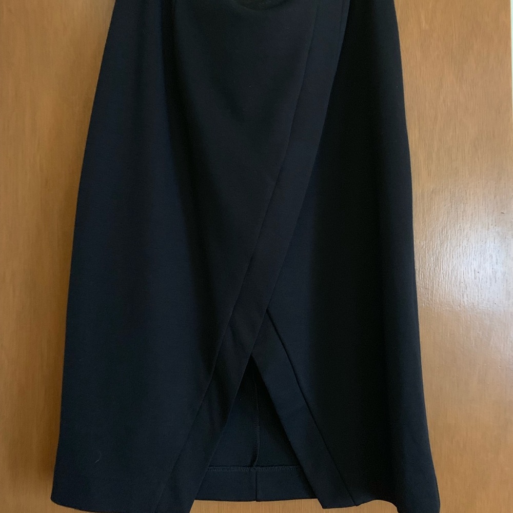NWOT black fitted skirt
